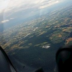 Flugwegposition um 16:10:04: Aufgenommen in der Nähe von Niederbayern, Deutschland in 2104 Meter